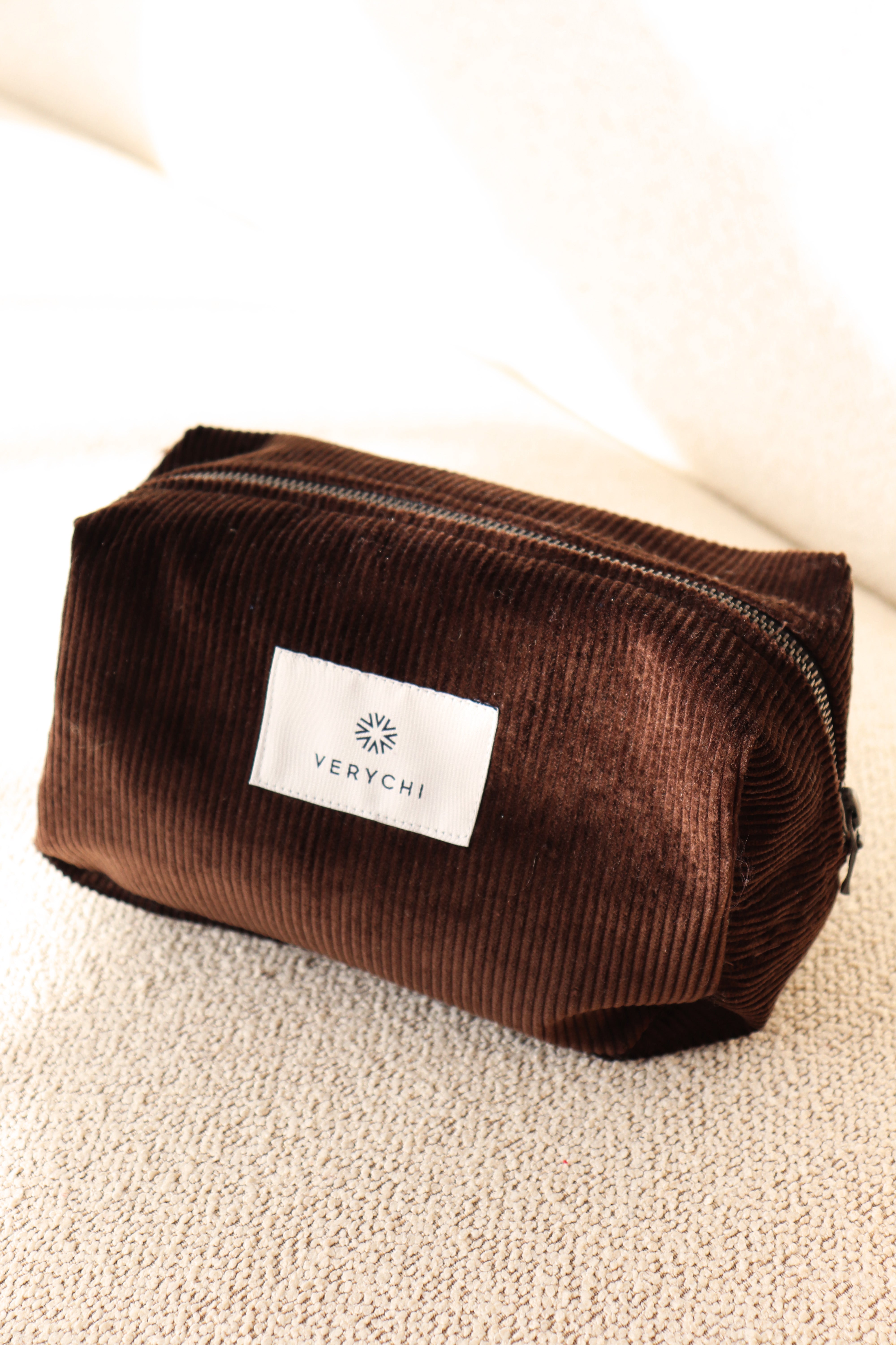 ДЖИНСОВ НЕСЕСЕР ЗА ГРИМОВЕ