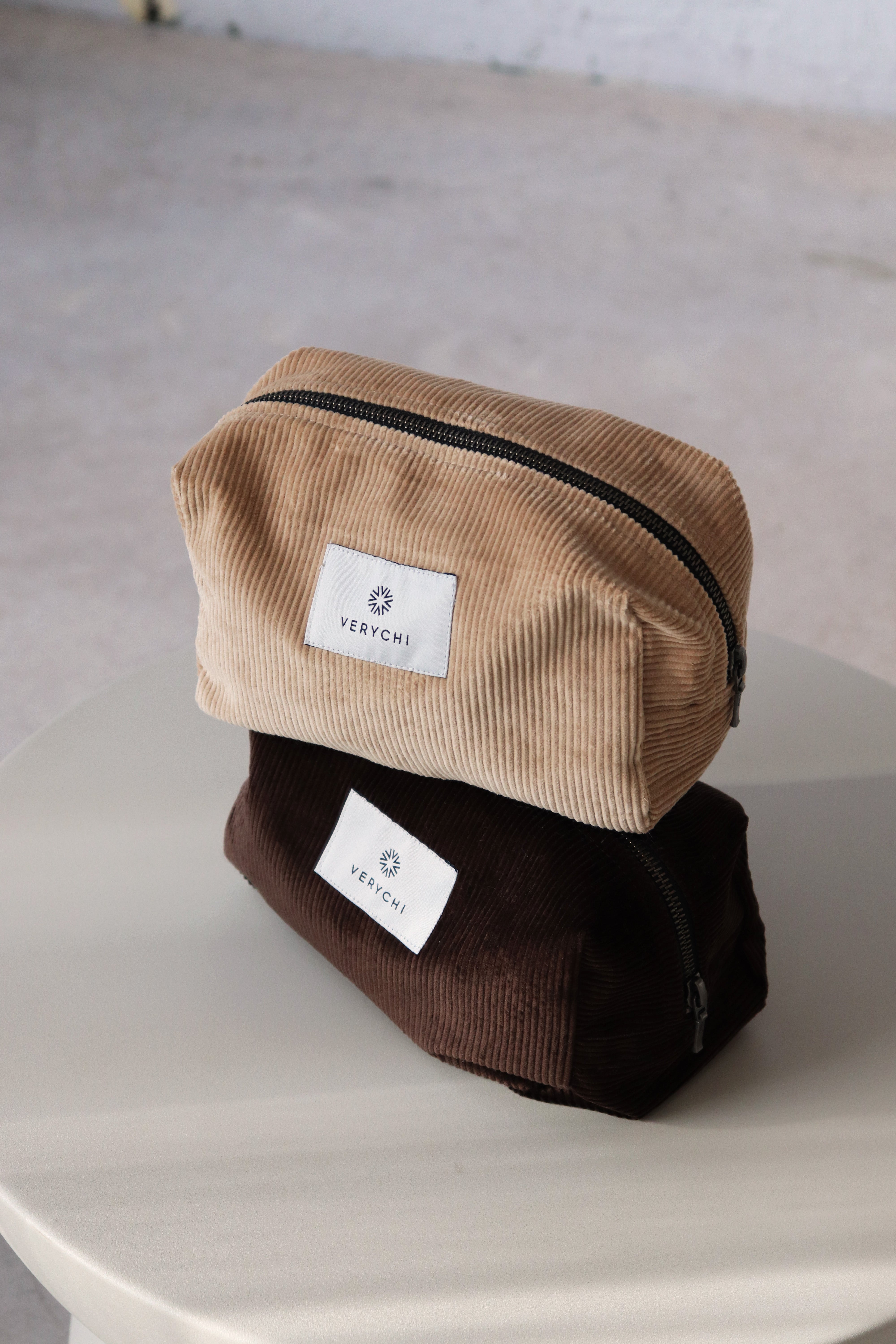 ДЖИНСОВ НЕСЕСЕР ЗА ГРИМОВЕ