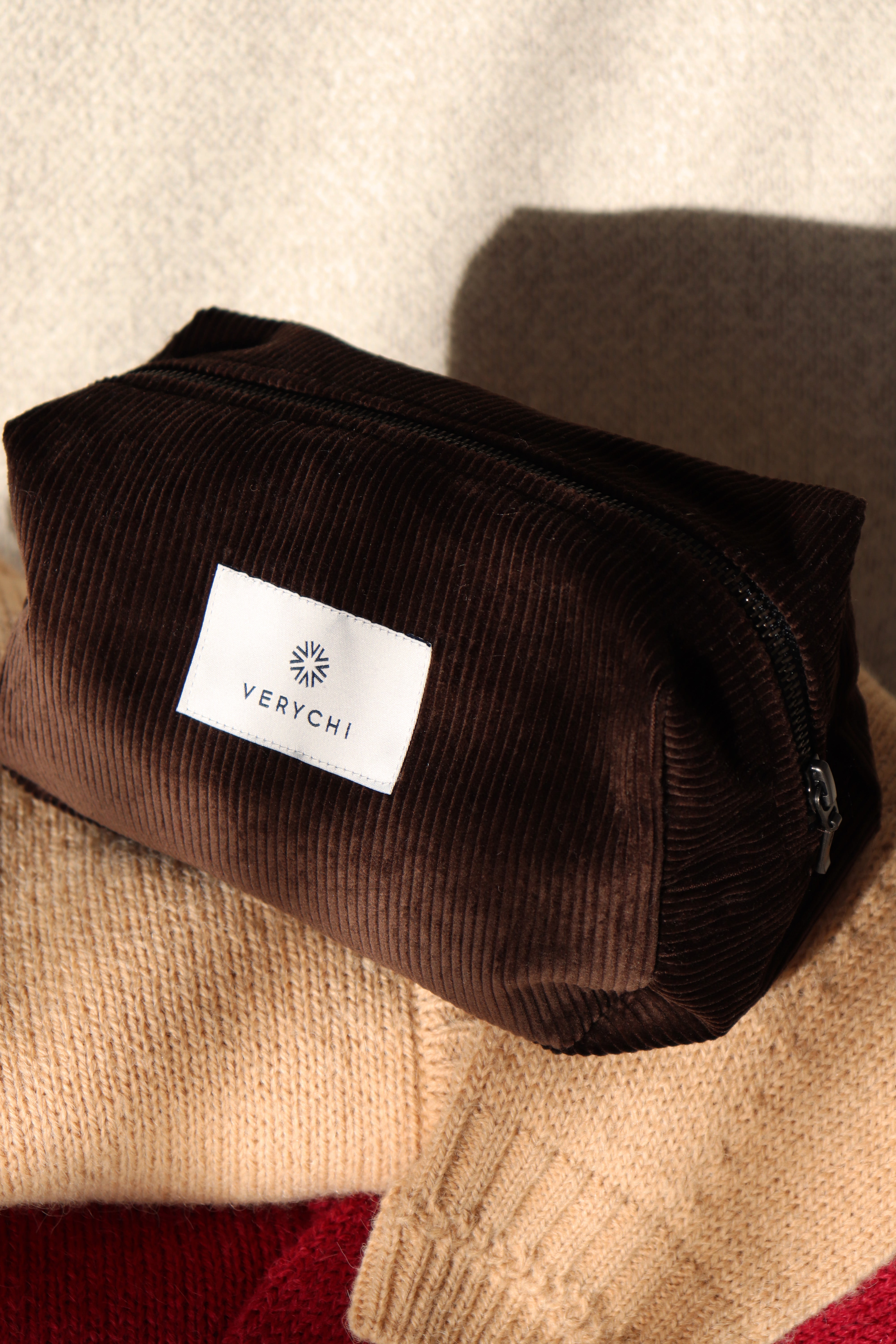 ДЖИНСОВ НЕСЕСЕР ЗА ГРИМОВЕ