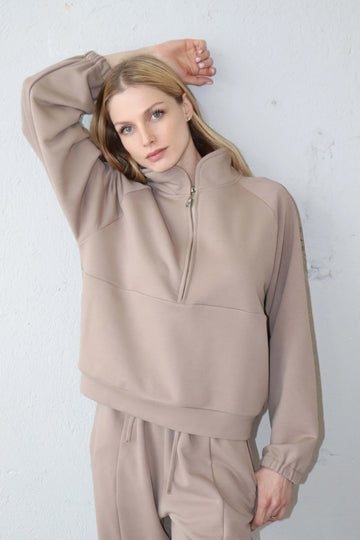 БЕЖОВА БЛУЗА С ЦИП - VERYCHI