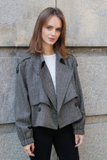 ЯКЕ ОТ СУРОВА ВЪЛНА