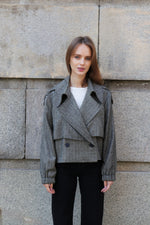 ЯКЕ ОТ РИБЕНА КОСТ