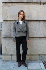 ЯКЕ ОТ РИБЕНА КОСТ