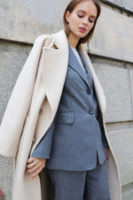 ЕДНОРЕДЕН БЛЕЙЗЪР В СИВО РАЙЕ