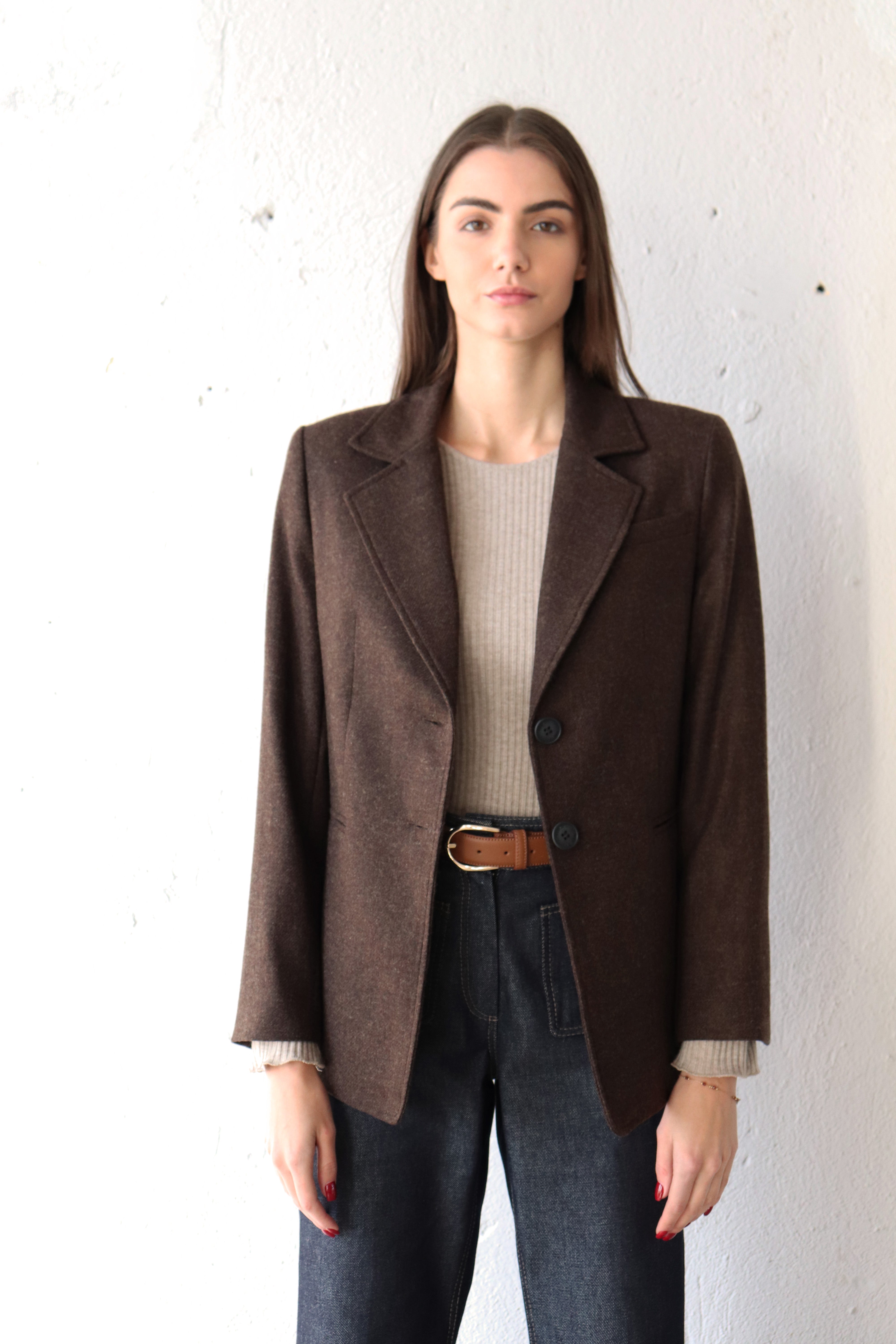 ЕДНОРЕДЕН БЛЕЙЗЪР ОТ КОСТЮМ