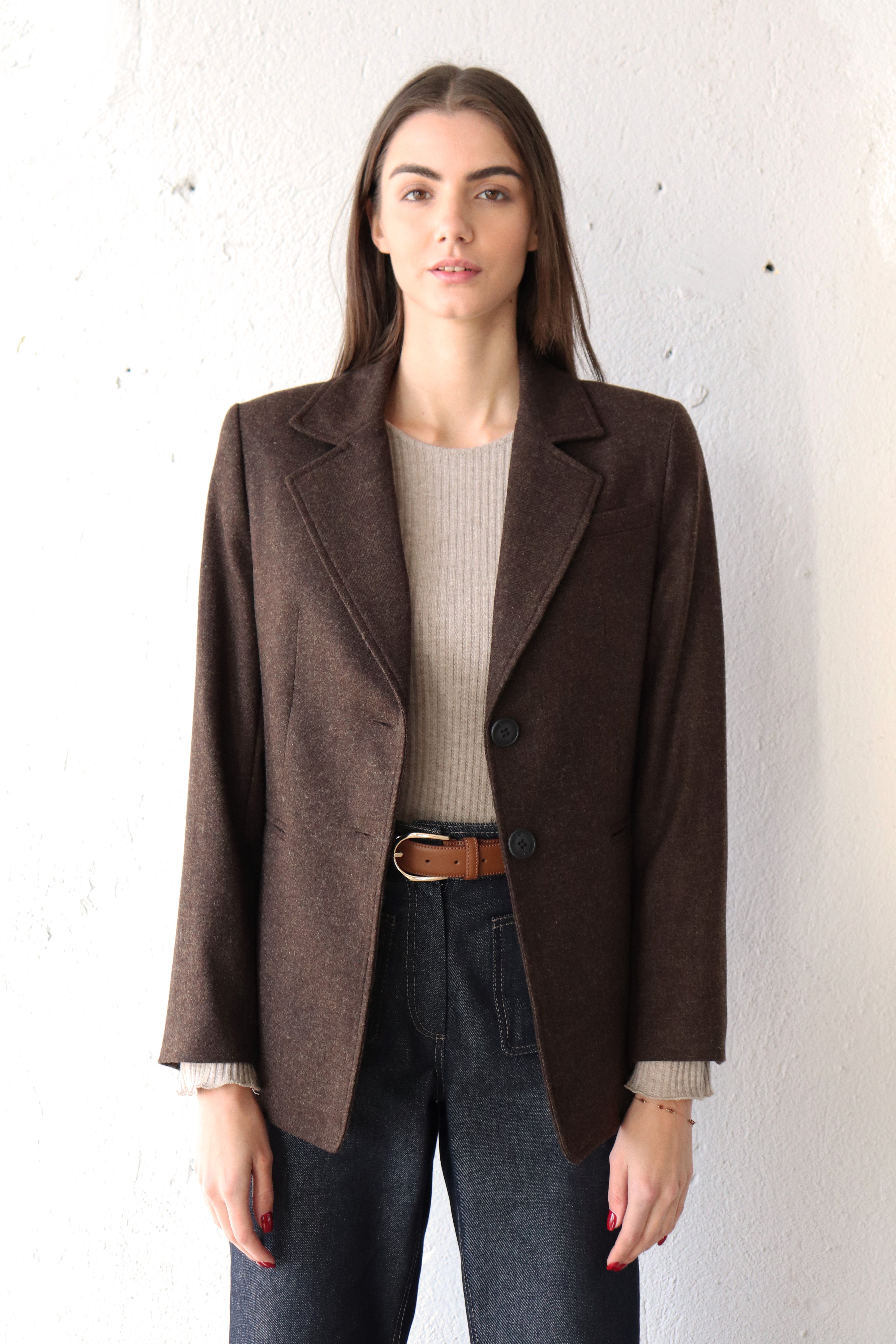 ЕДНОРЕДЕН БЛЕЙЗЪР ОТ КОСТЮМ