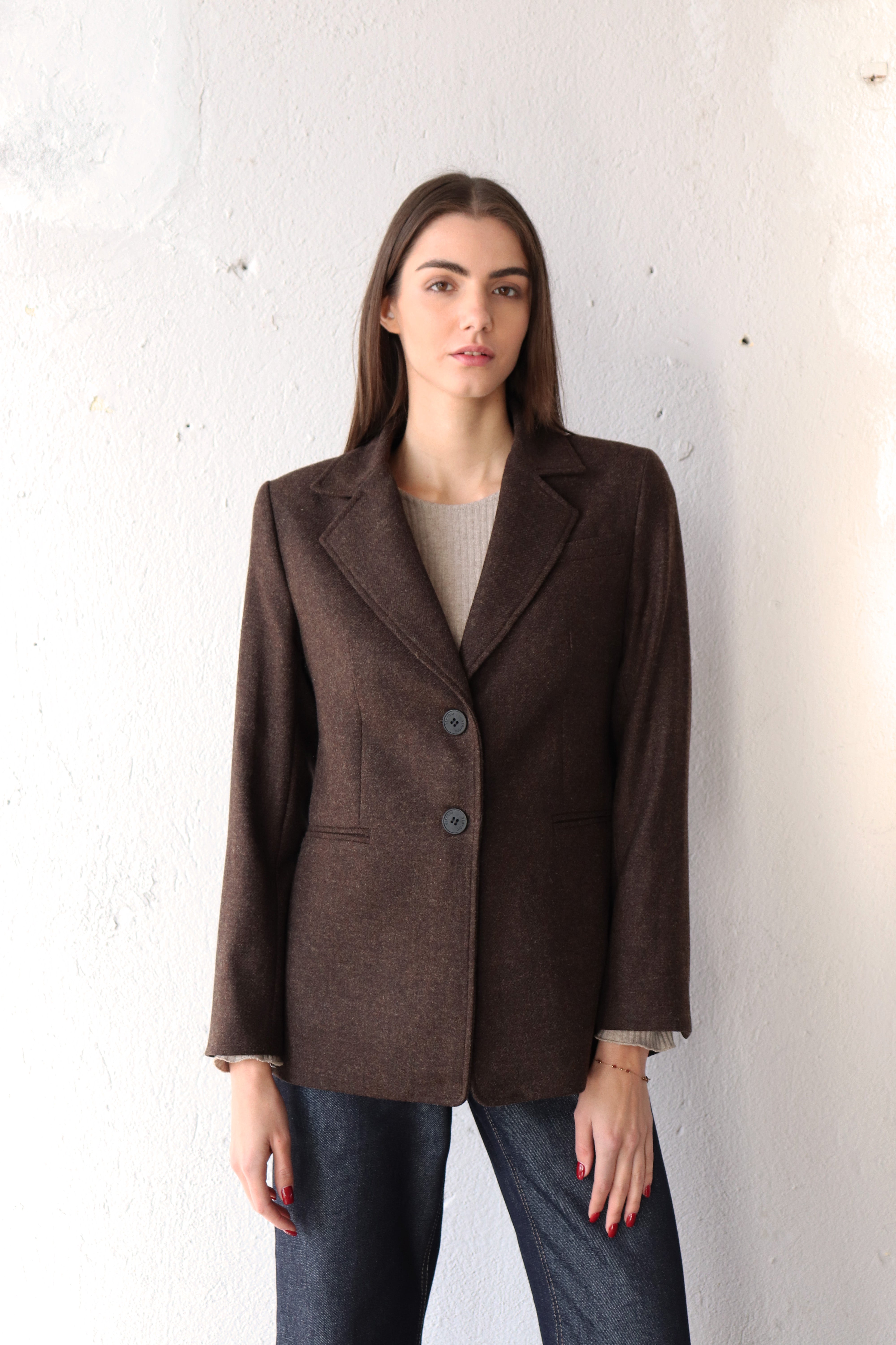 ЕДНОРЕДЕН БЛЕЙЗЪР ОТ КОСТЮМ