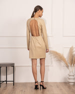 БЛЕСТЯЩА РОКЛЯ С ЕФЕКТЕН ГРЪБ