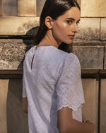 БЯЛА РОКЛЯ С БРОДЕРИЯ